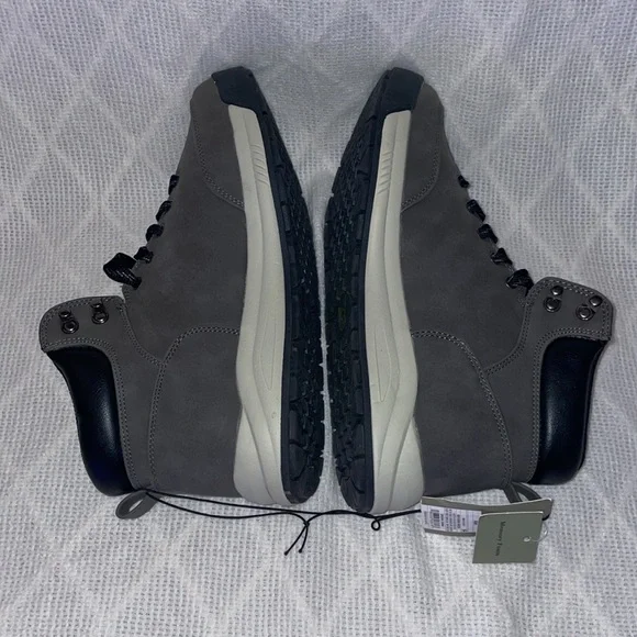 NWT Men's Size 10.5 Gray High-Top Sneakers. - Picture 5 of 7